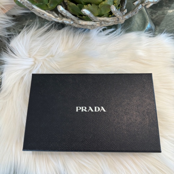 Black & Gold Prada Saffiano Leather Wallet On Chain - Never Used - Picture 11 of 11